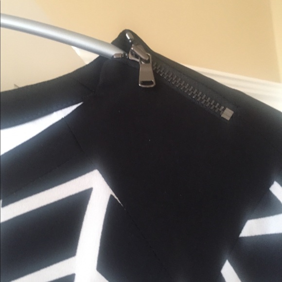 Donna Morgan knit black/white dress,size 8 - Picture 5 of 5